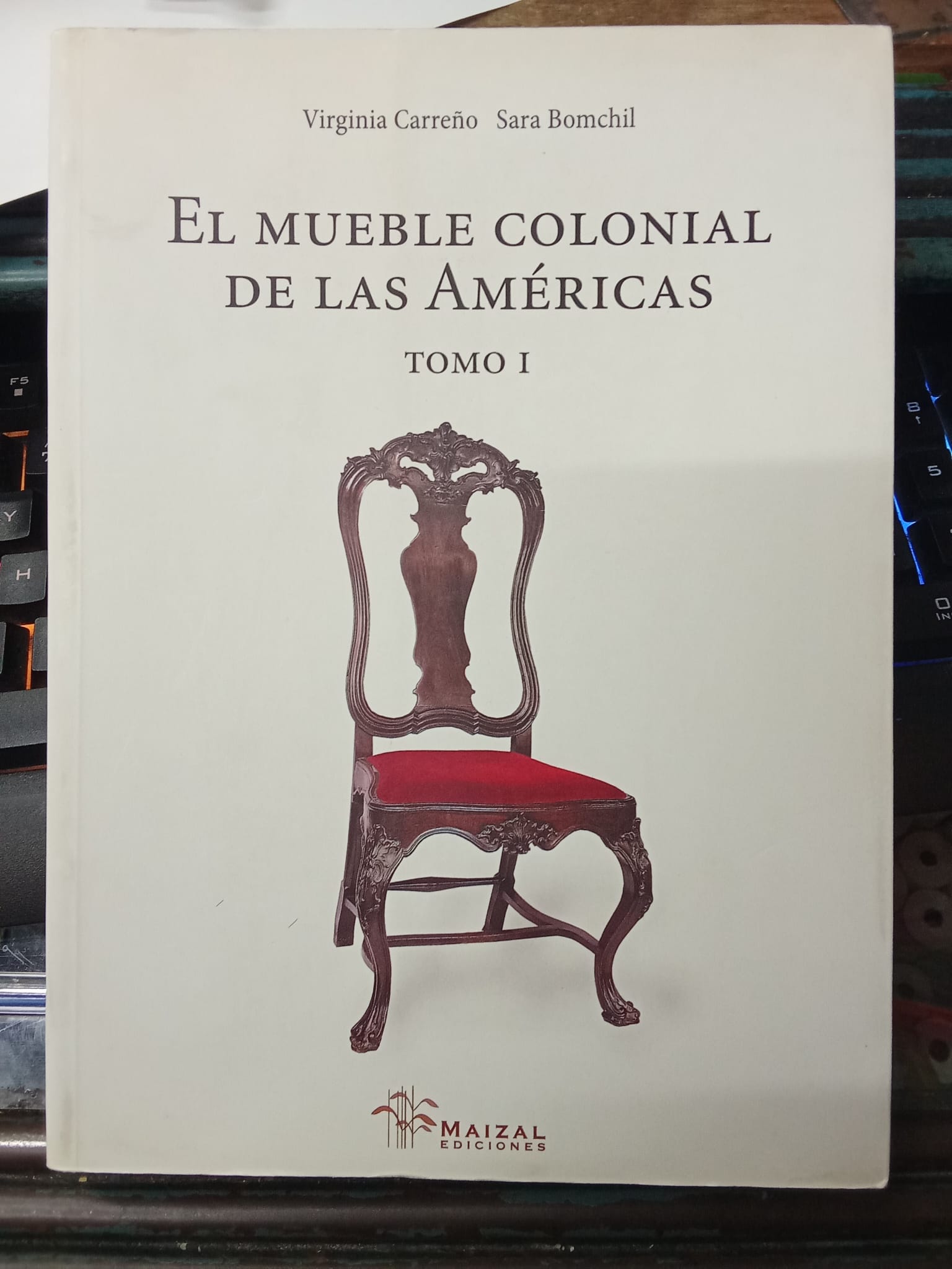 El Mueble Colonial de las Américas Tomo 1 - Virginia Carreño y Sara Bomchil - Editorial Maizal