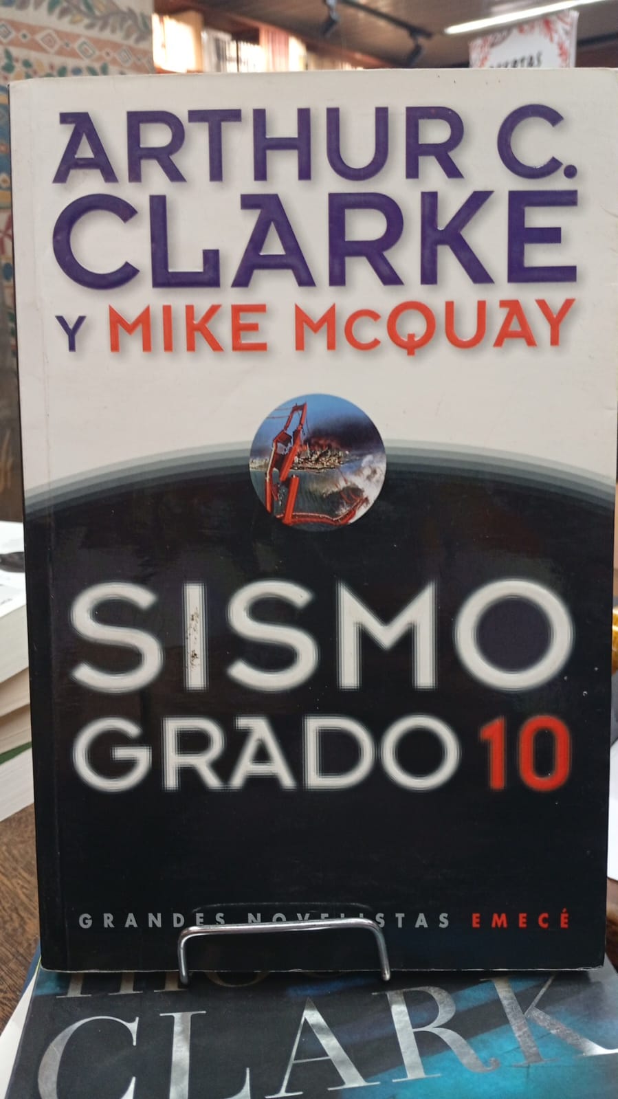 Sismo Grado 10 - Arthur C. Clarke y Mike McQuay